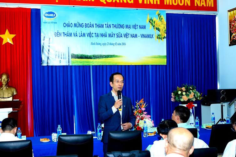 Các[-]tham[-]tán[-]thương[-]mại,[-]công[-]sứ[-]Việt[-]Nam[-]tại[-]các[-]nước[-]thăm[-]siêu[-]nhà[-]máy[-]sữa[-]của[-]Vinamilk